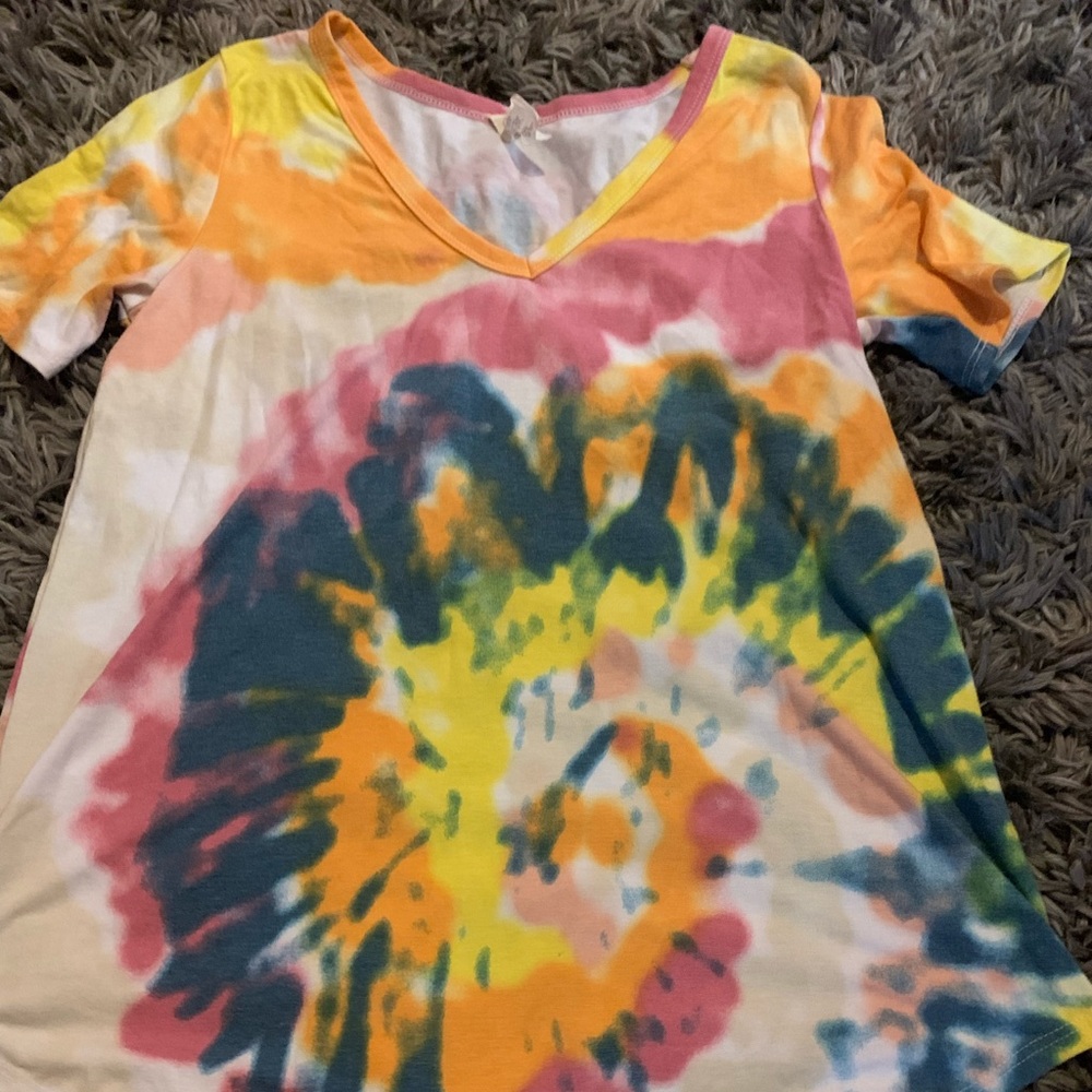 Tie dye v neck!